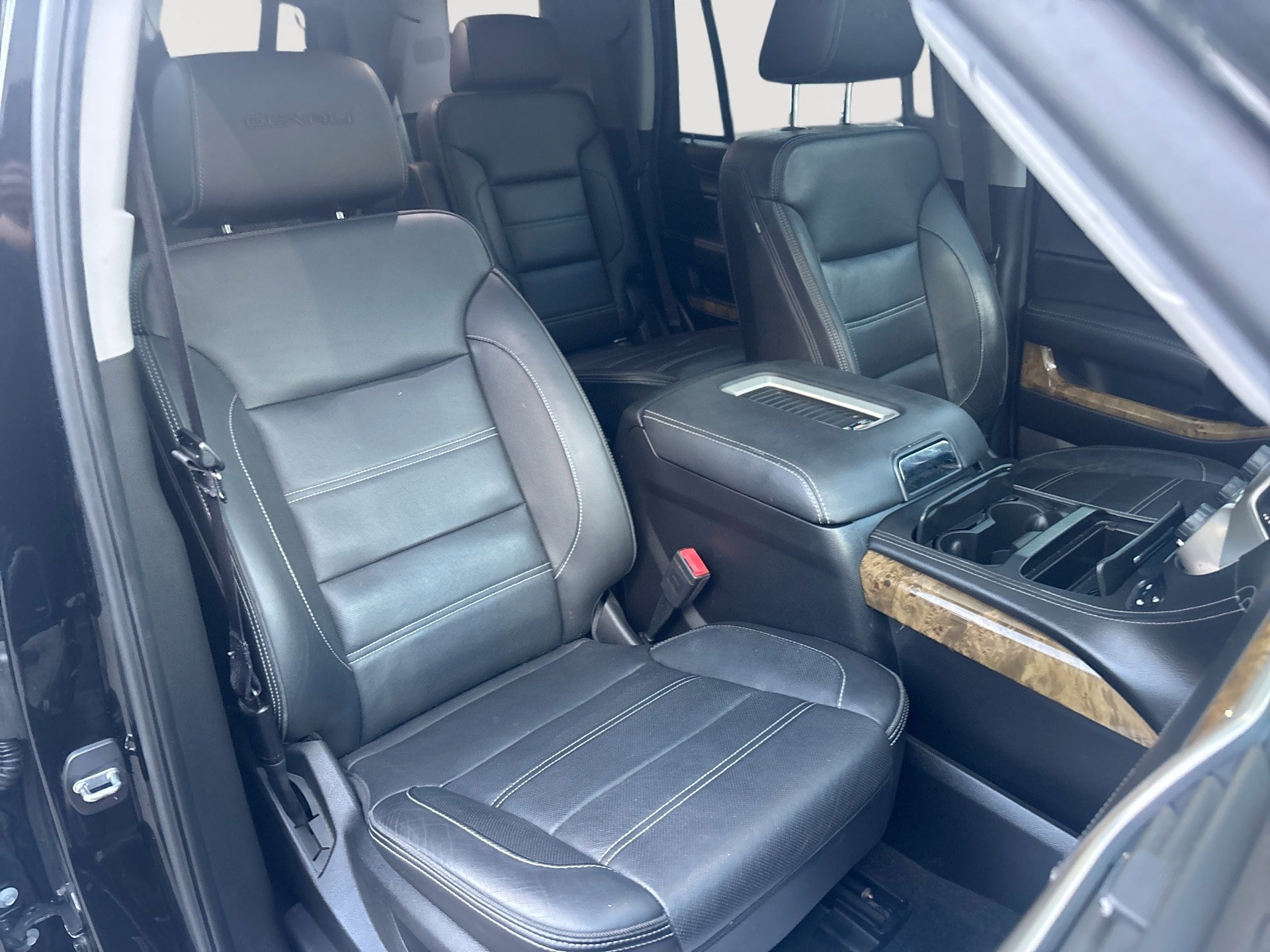Used 2017 GMC Yukon Denali w/ Open Road Package AWD/4WD image 28