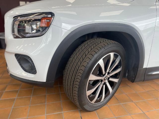 Used 2021 Mercedes-Benz GLB 250 w/ Premium Package image 7
