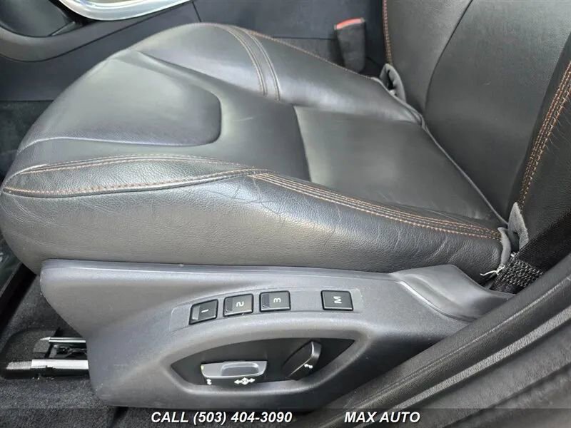 Used 2016 Volvo V60 T5 Cross Country image 13