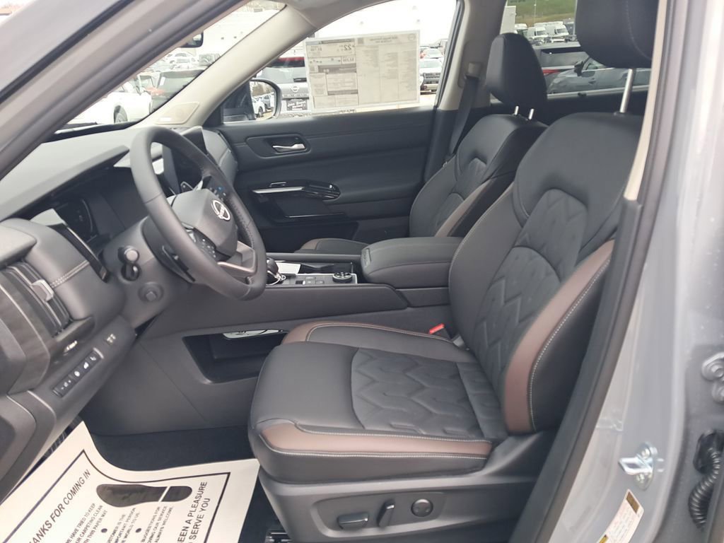 New 2026 Nissan Pathfinder Platinum w/ Lighting Package image 10