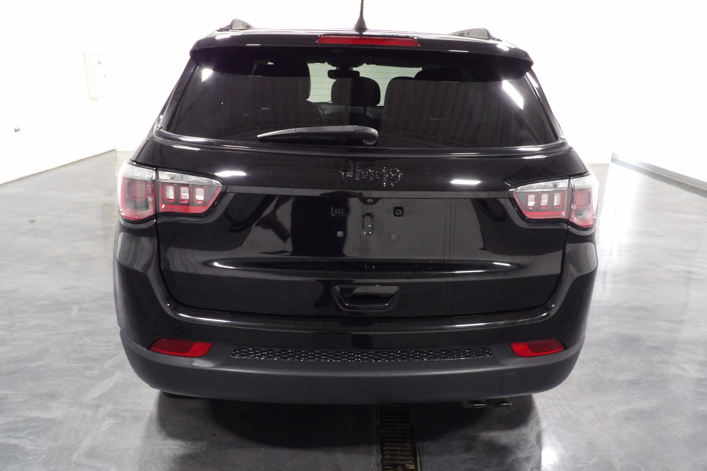 Used 2020 Jeep Compass Latitude FWD image 5