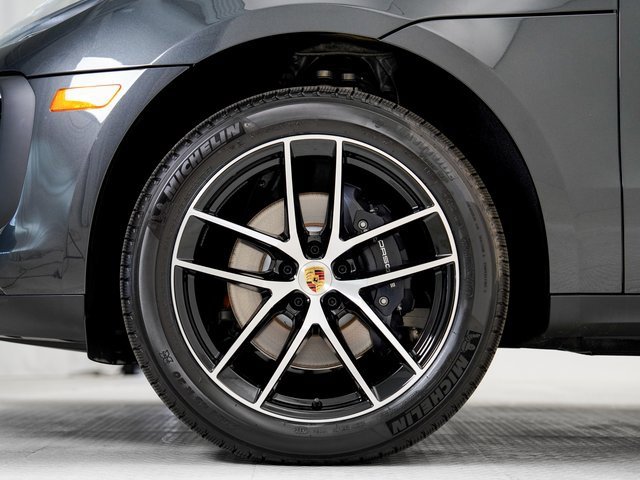 Used 2025 Porsche Macan image 35