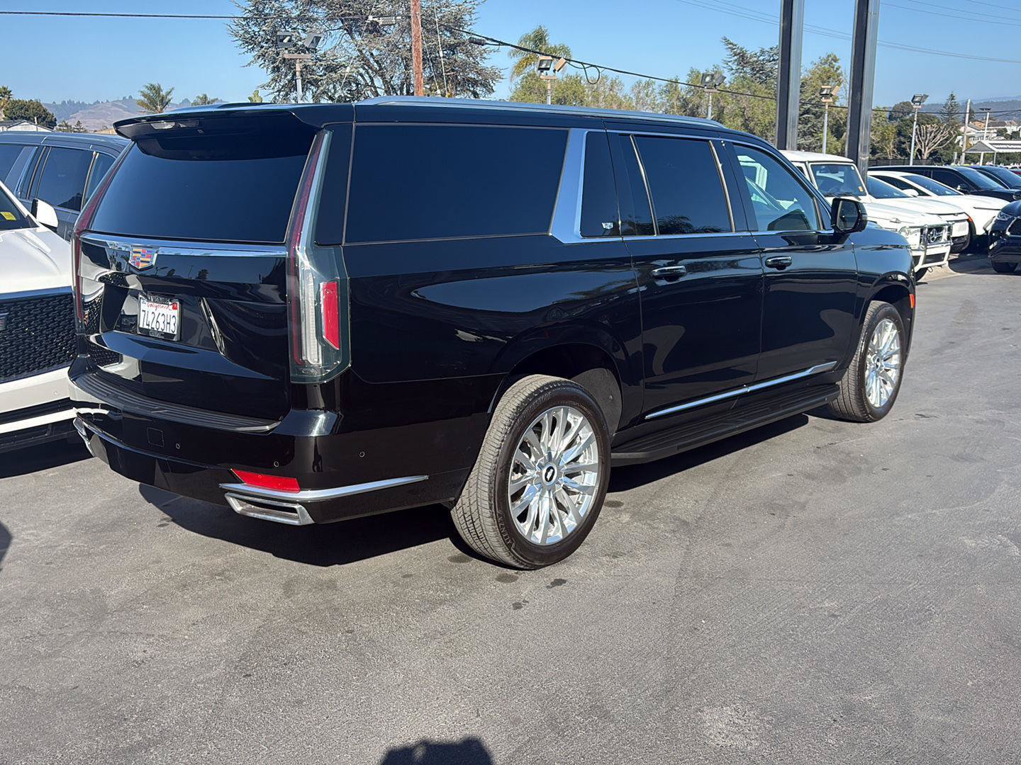 Used 2023 Cadillac Escalade ESV Premium Luxury RWD image 4