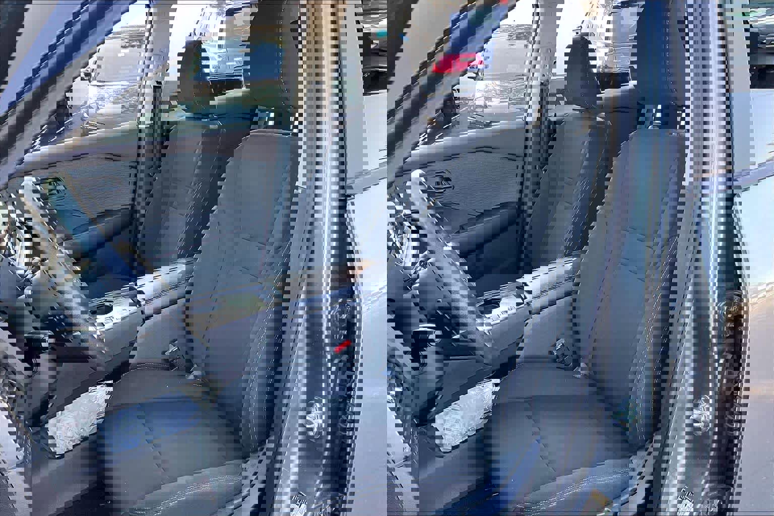 Used 2023 Nissan Rogue S image 26