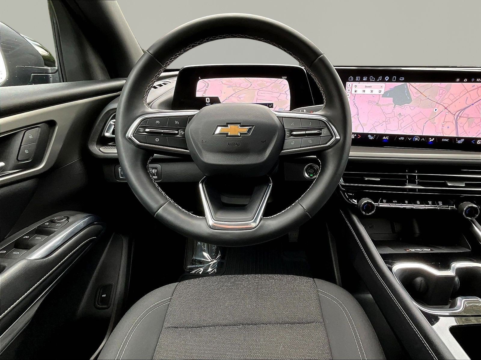 Used 2025 Chevrolet Traverse LT w/ Sun and Wheel Package AWD/4WD image 8