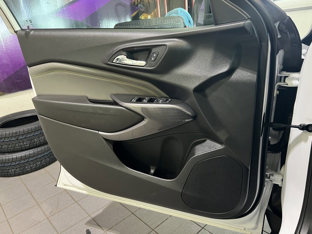 Used 2025 Chevrolet Trax ACTIV w/ Sunroof Package image 13