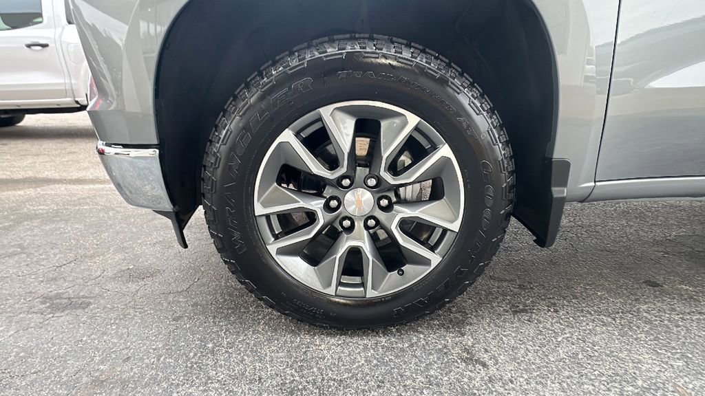 Used 2024 Chevrolet Silverado 1500 LT image 9