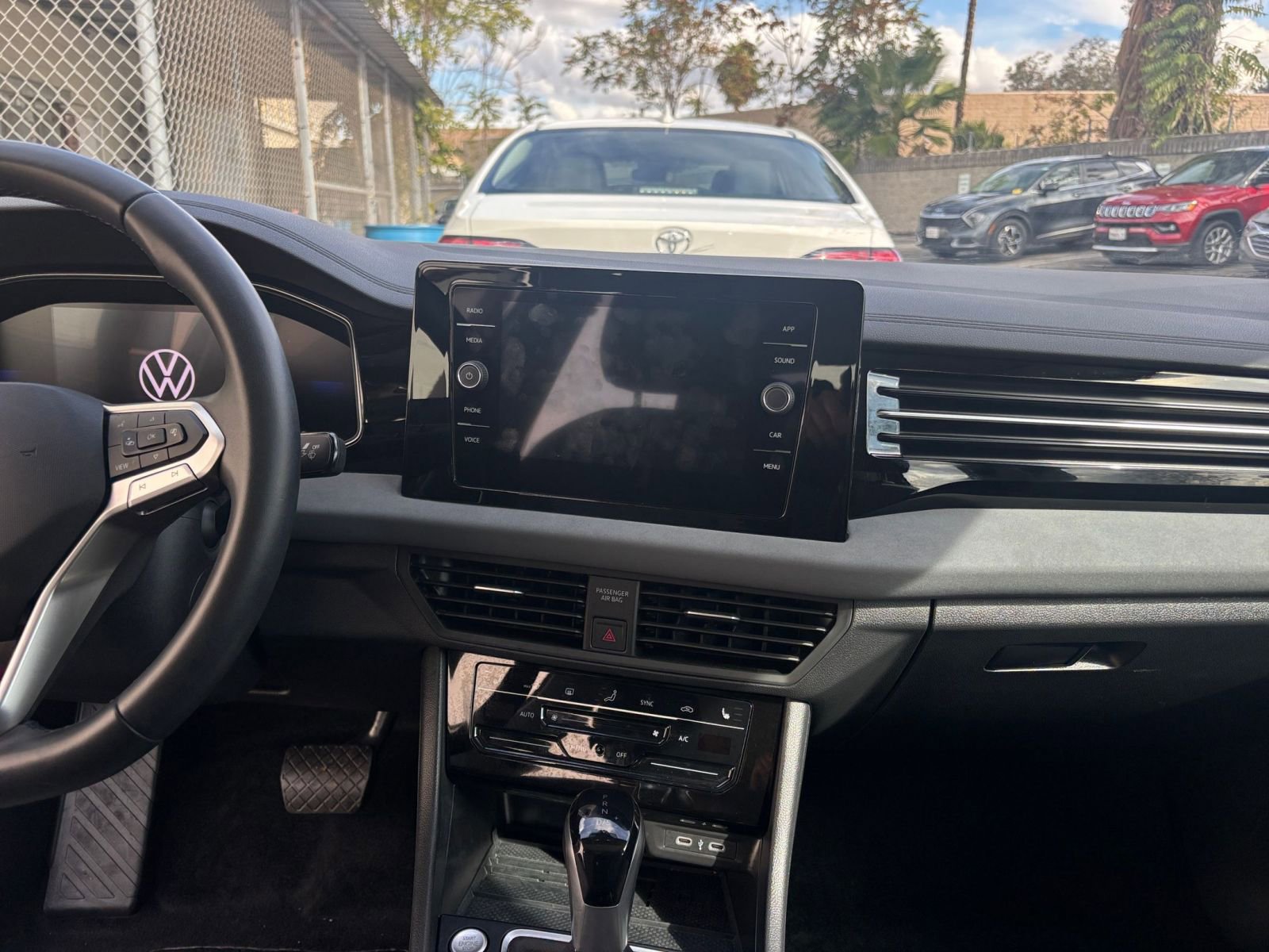 Used 2025 Volkswagen Jetta SE image 18