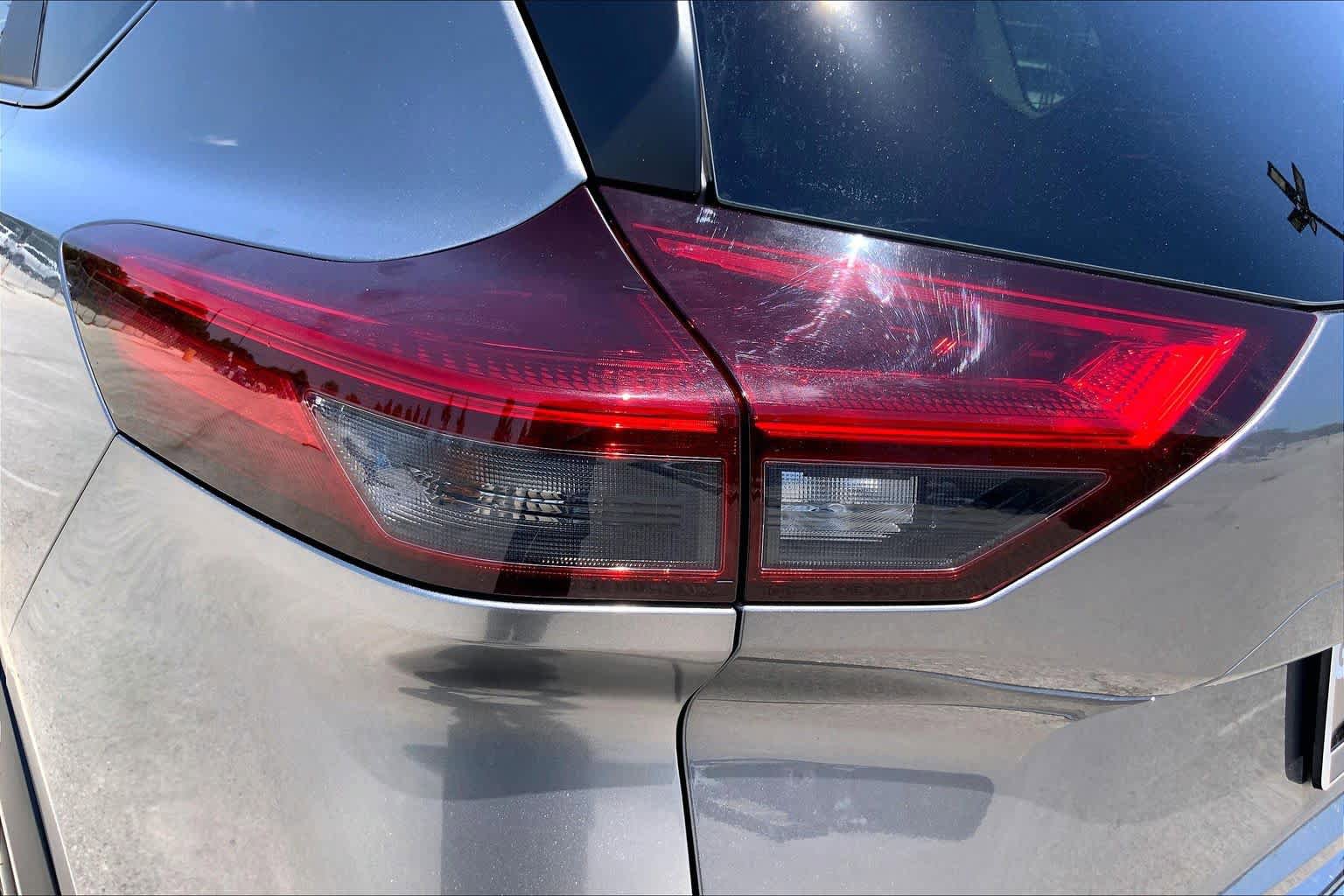 Used 2023 Nissan Rogue SV w/ SV Premium B Package FWD image 28