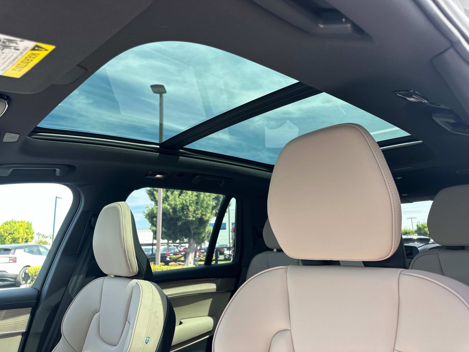 New 2026 Volvo XC90 T8 Plus image 25