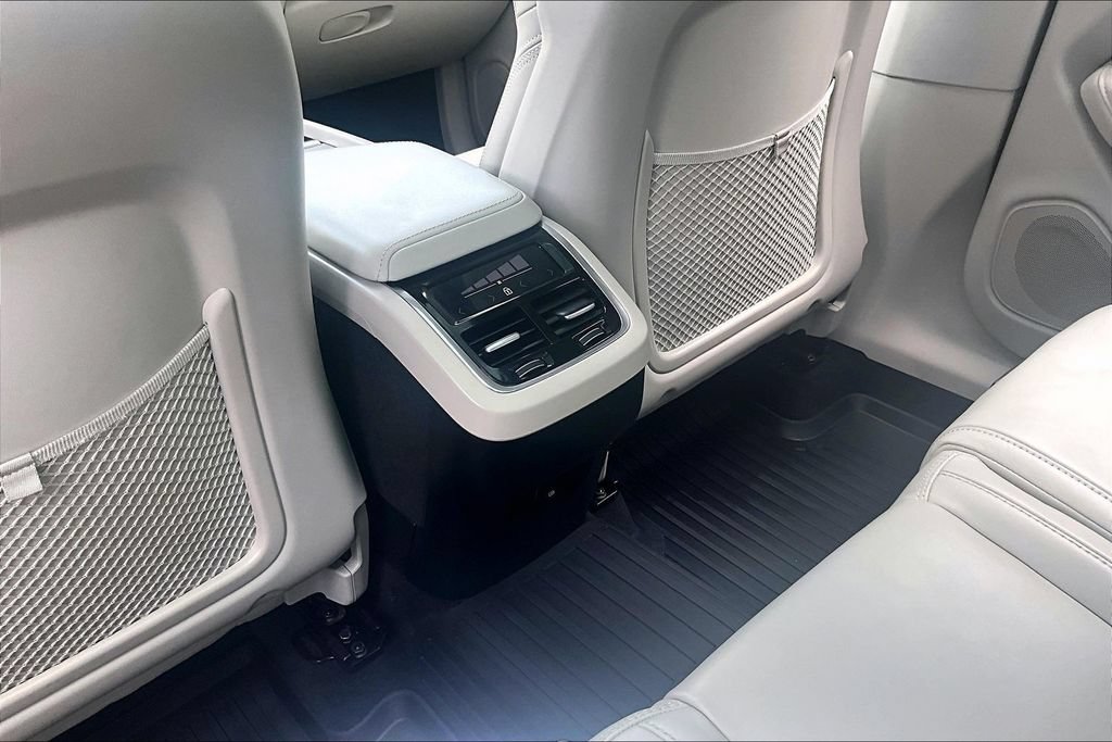 Used 2023 Volvo XC60 B5 Ultimate w/ Protection Package Premier FWD image 33
