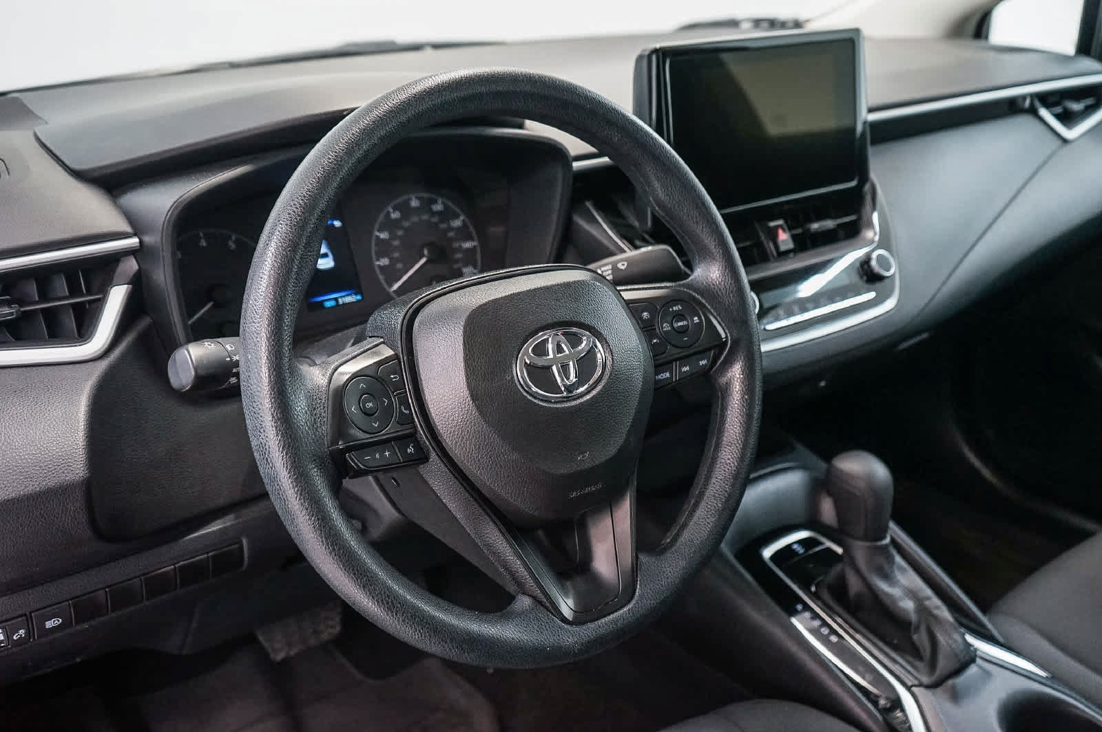 Used 2024 Toyota Corolla LE FWD image 4