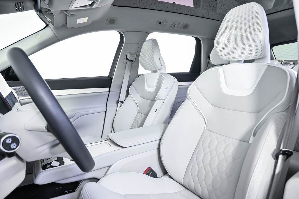 Certified 2025 Volvo EX90 Ultra AWD/4WD image 7