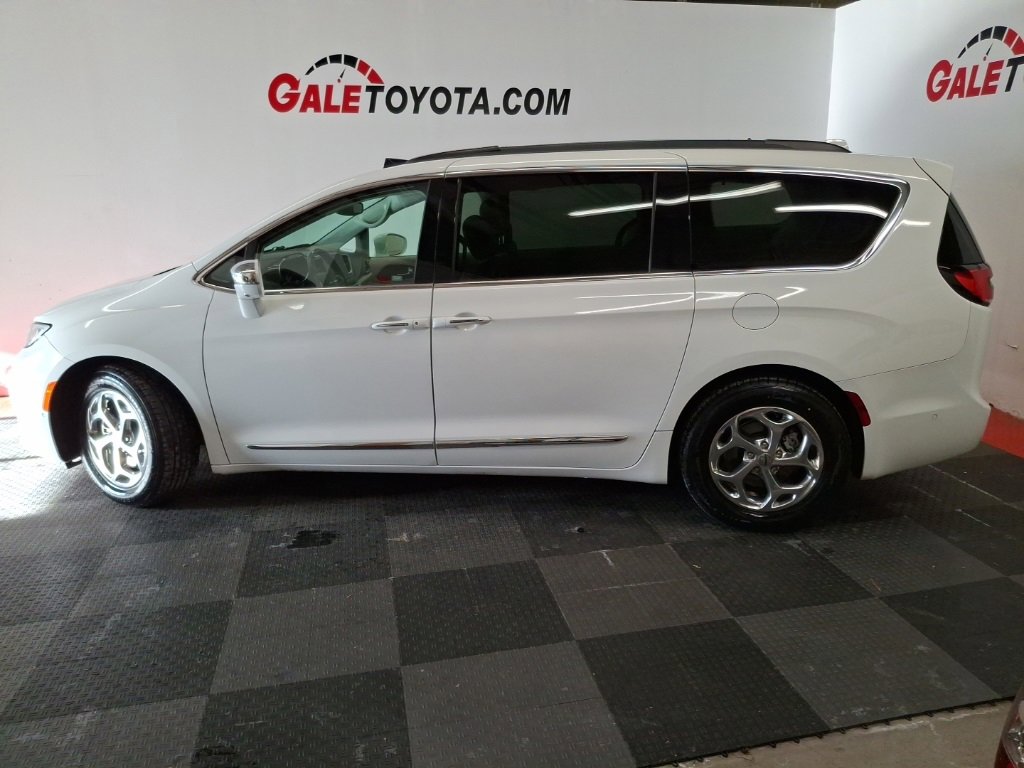 Used 2022 Chrysler Pacifica Limited image 7