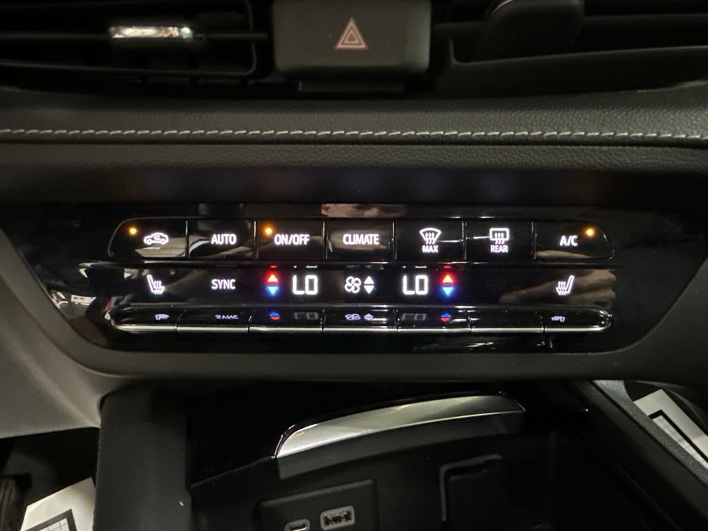 Used 2022 Buick Envision Preferred AWD/4WD image 32