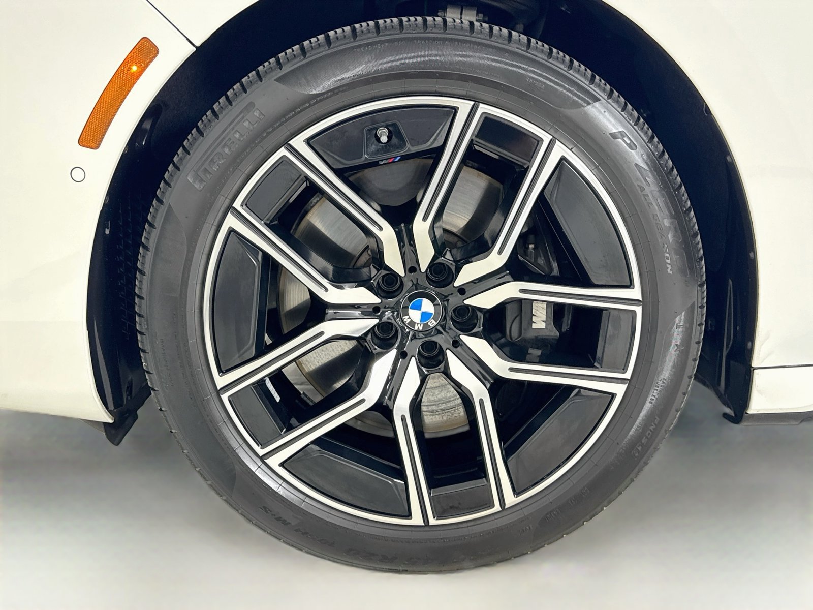 Used 2026 BMW 740i RWD image 9
