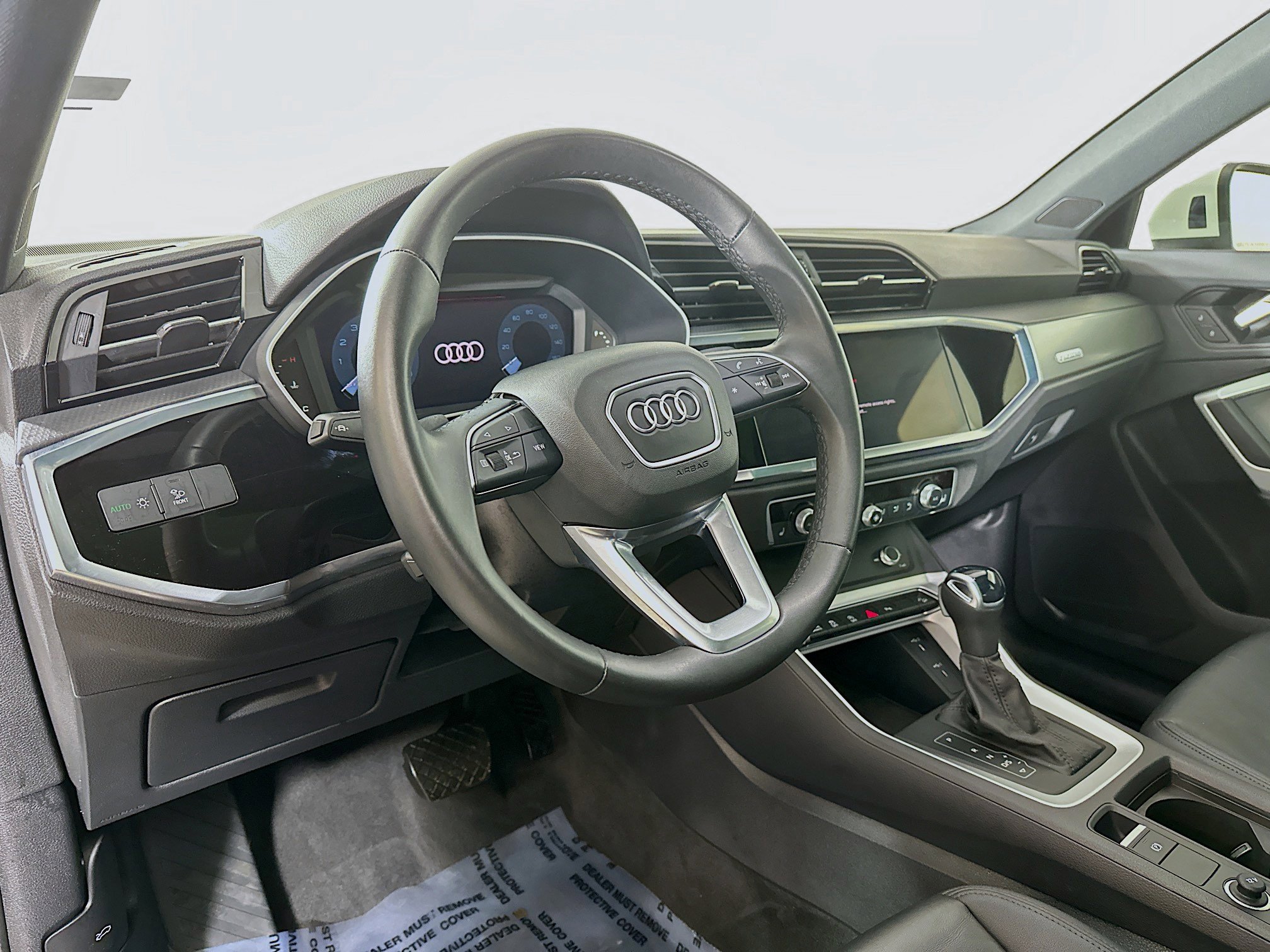 Used 2025 Audi Q3 2.0T Premium image 9