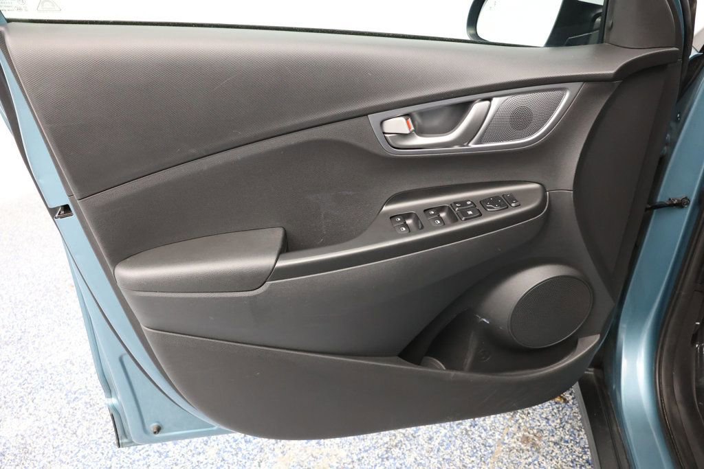 Used 2020 Hyundai Kona SEL w/ Cargo Package image 7