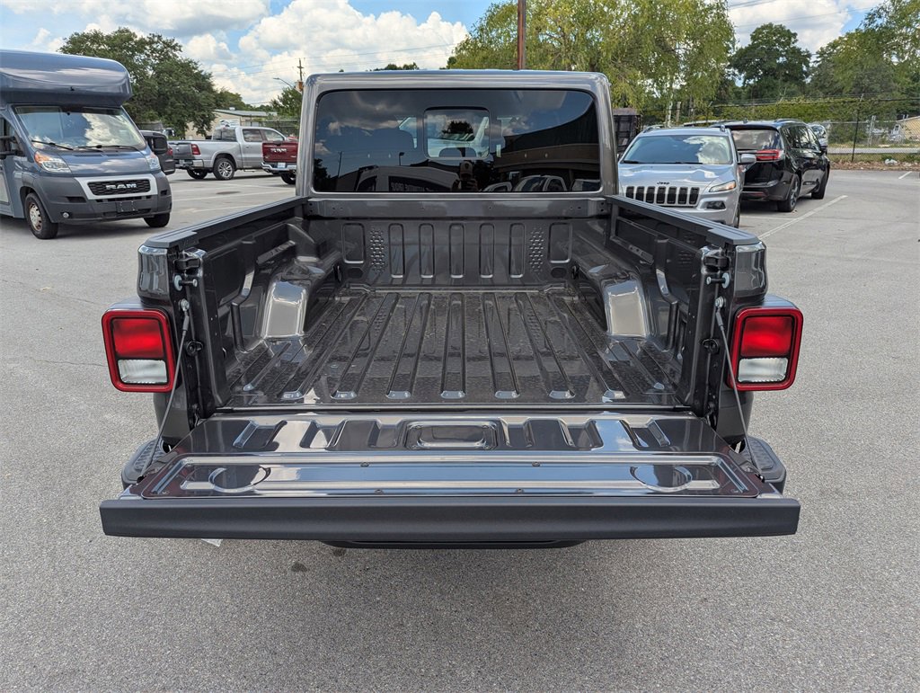 New 2025 Jeep Gladiator Sport image 31