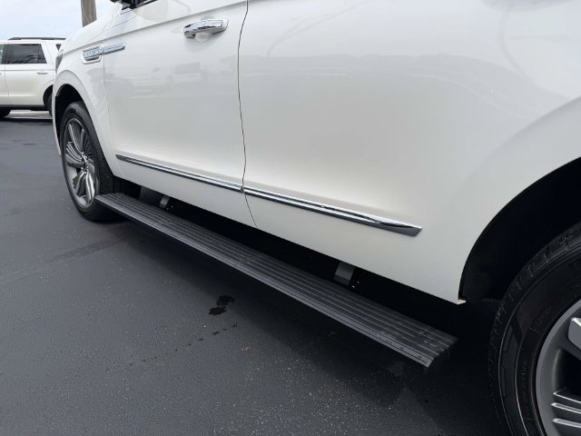 Used 2018 Lincoln Navigator Reserve w/ Technology Package AWD/4WD image 12