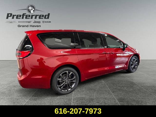 New 2026 Chrysler Pacifica Select FWD image 16