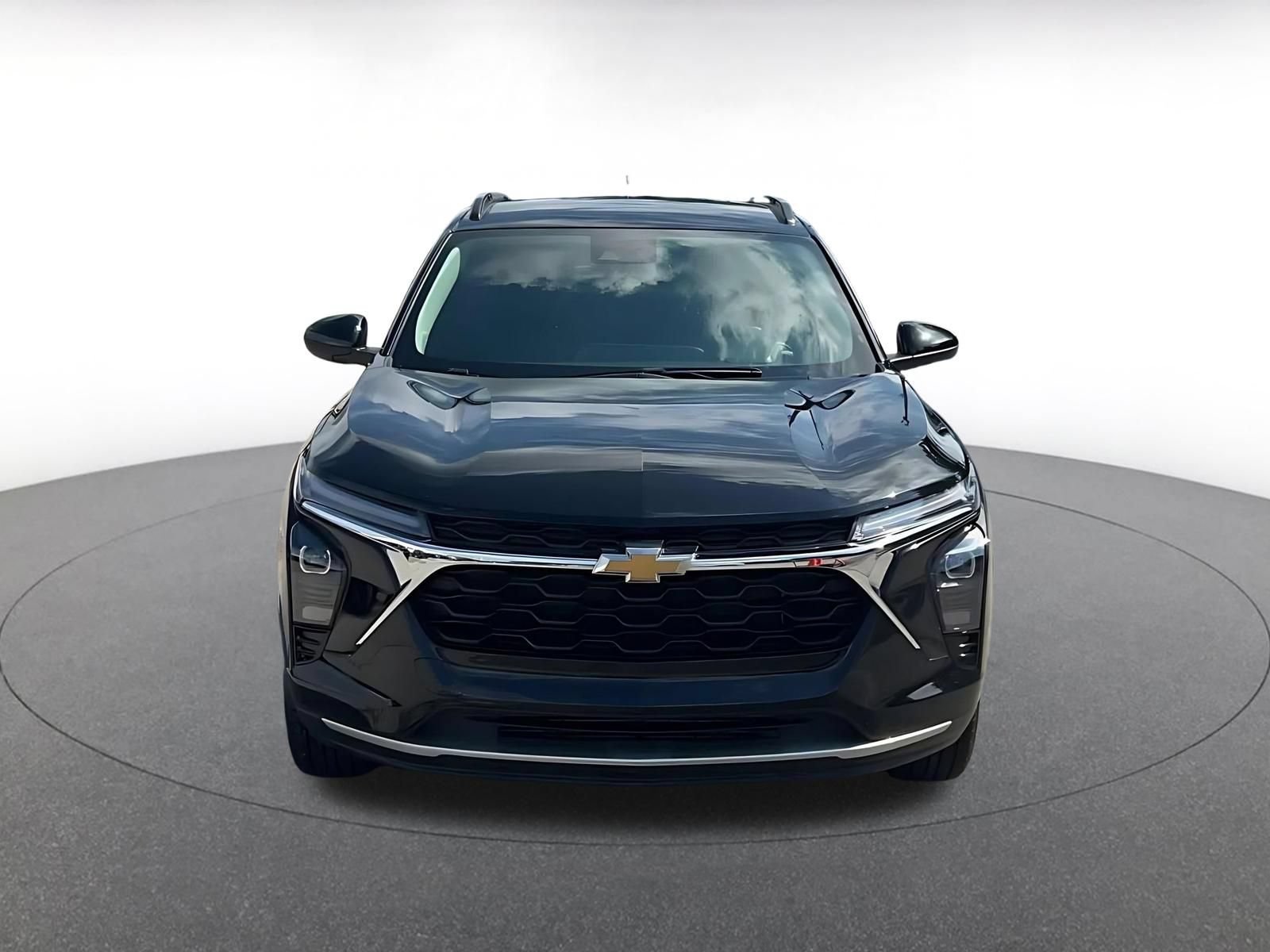 Used 2025 Chevrolet Trax LT w/ LT Convenience Package FWD image 4