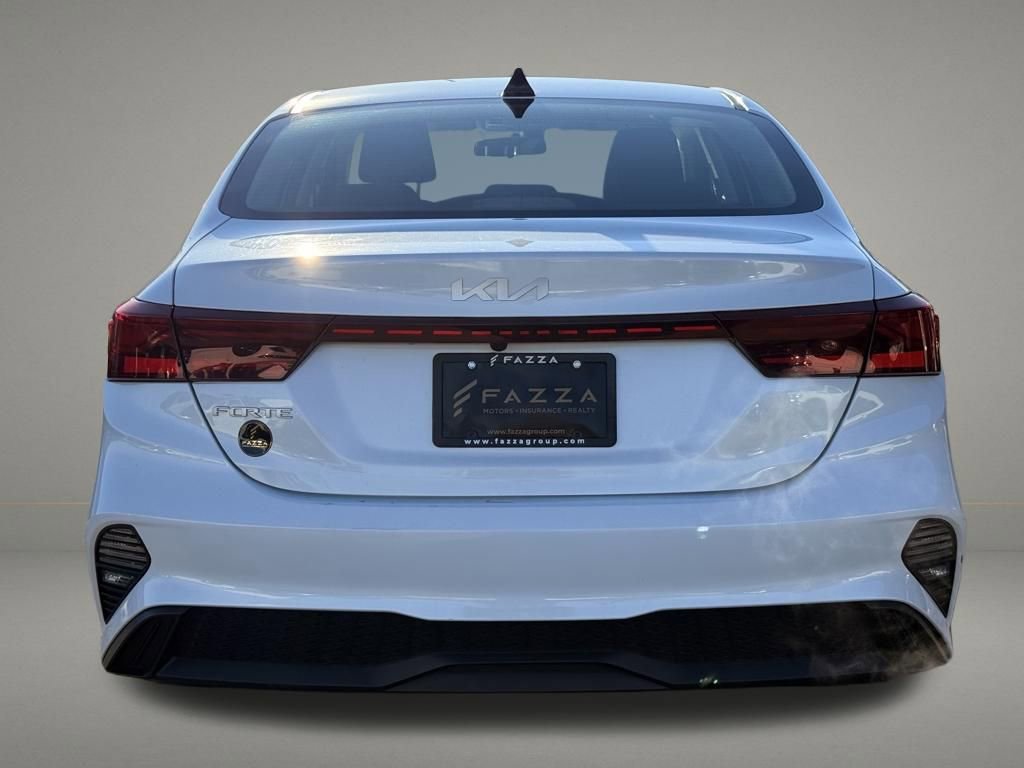 Used 2023 Kia Forte LXS FWD image 4