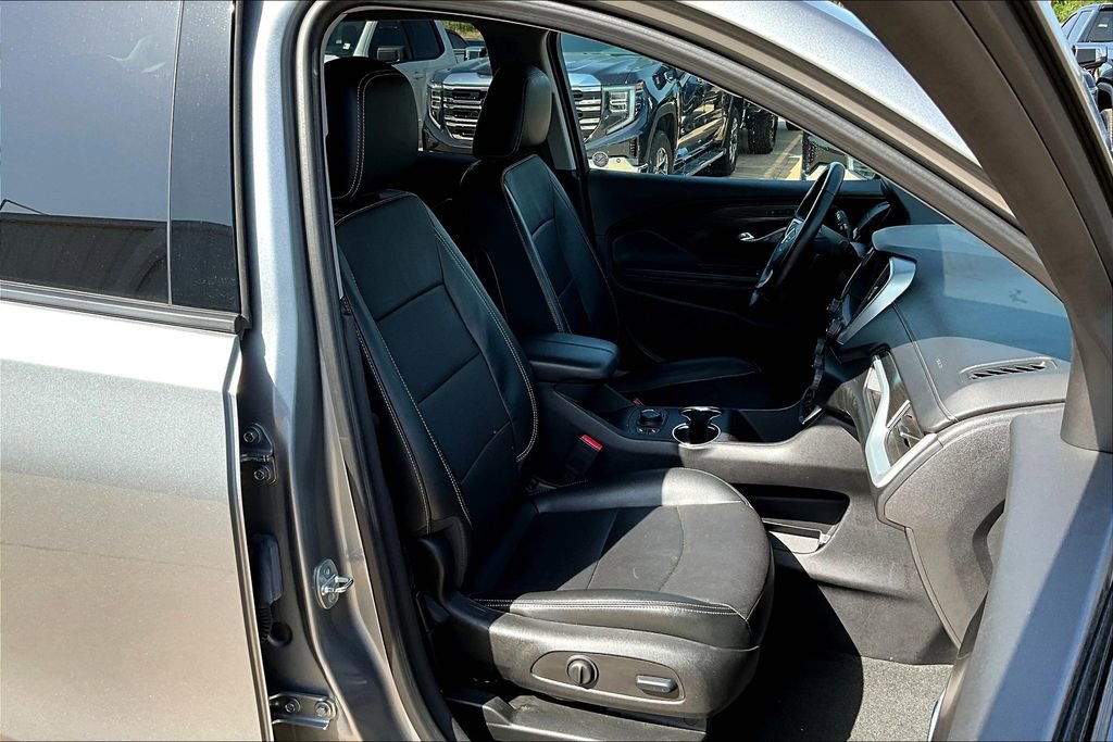 Used 2023 GMC Terrain SLT image 9
