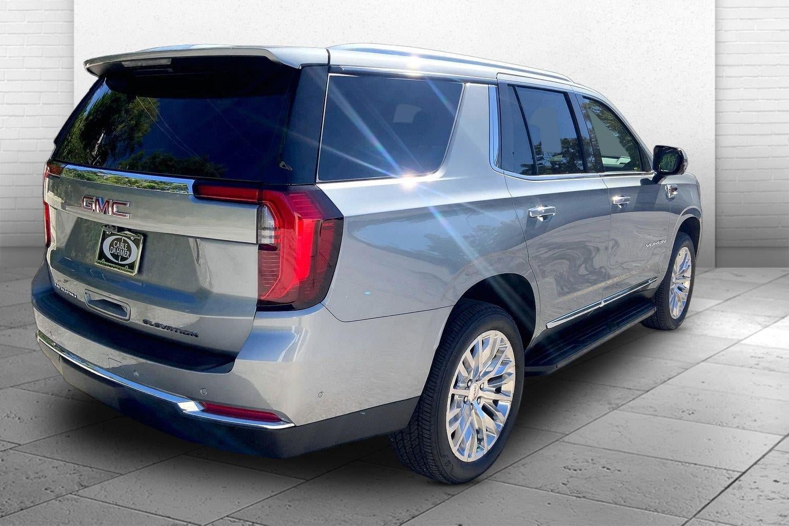 Used 2025 GMC Yukon Elevation w/ Elevation Premium Package AWD/4WD image 14