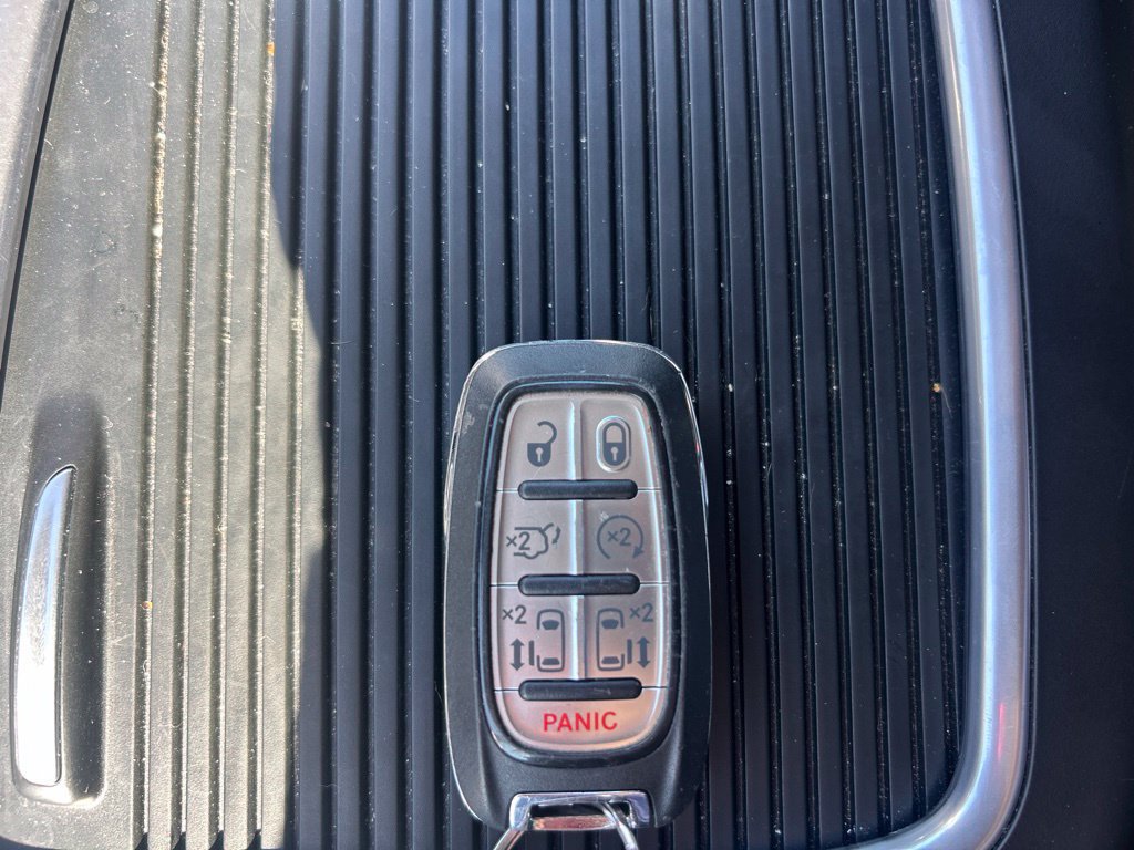 Used 2024 Chrysler Pacifica Touring-L FWD image 18