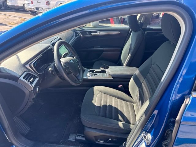 Used 2017 Ford Fusion SE w/ Fusion SE Technology Package FWD image 12