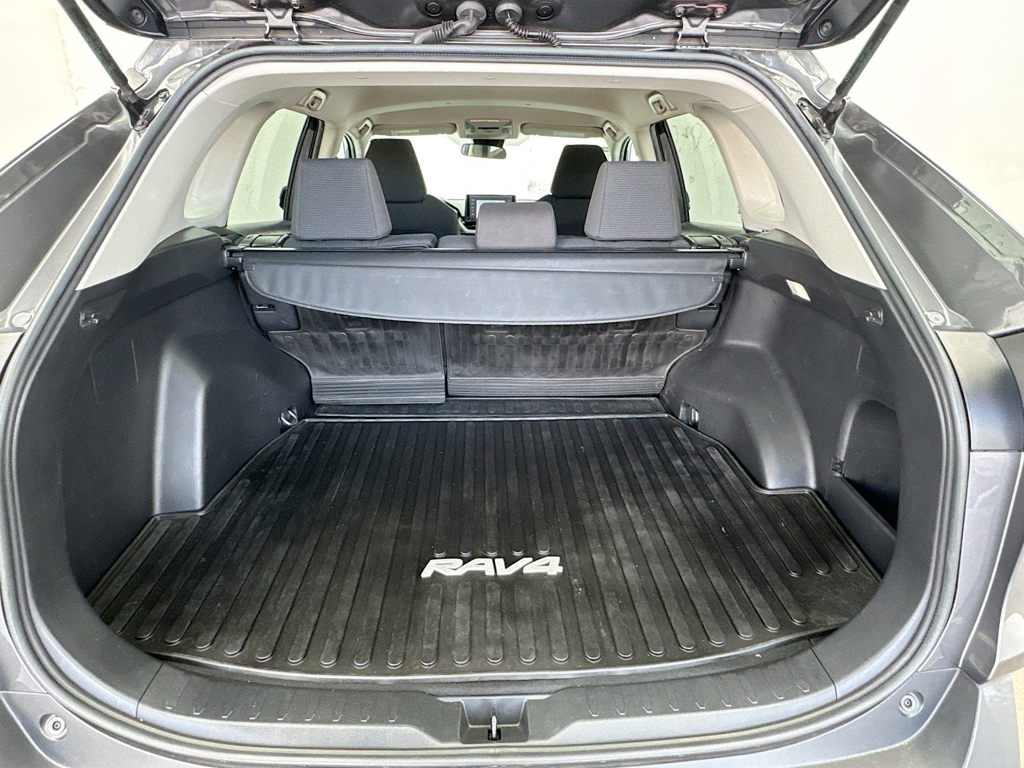 Used 2022 Toyota RAV4 LE FWD image 17