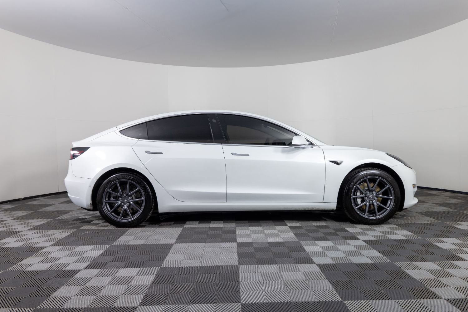 Used 2018 Tesla Model 3 Long Range image 9