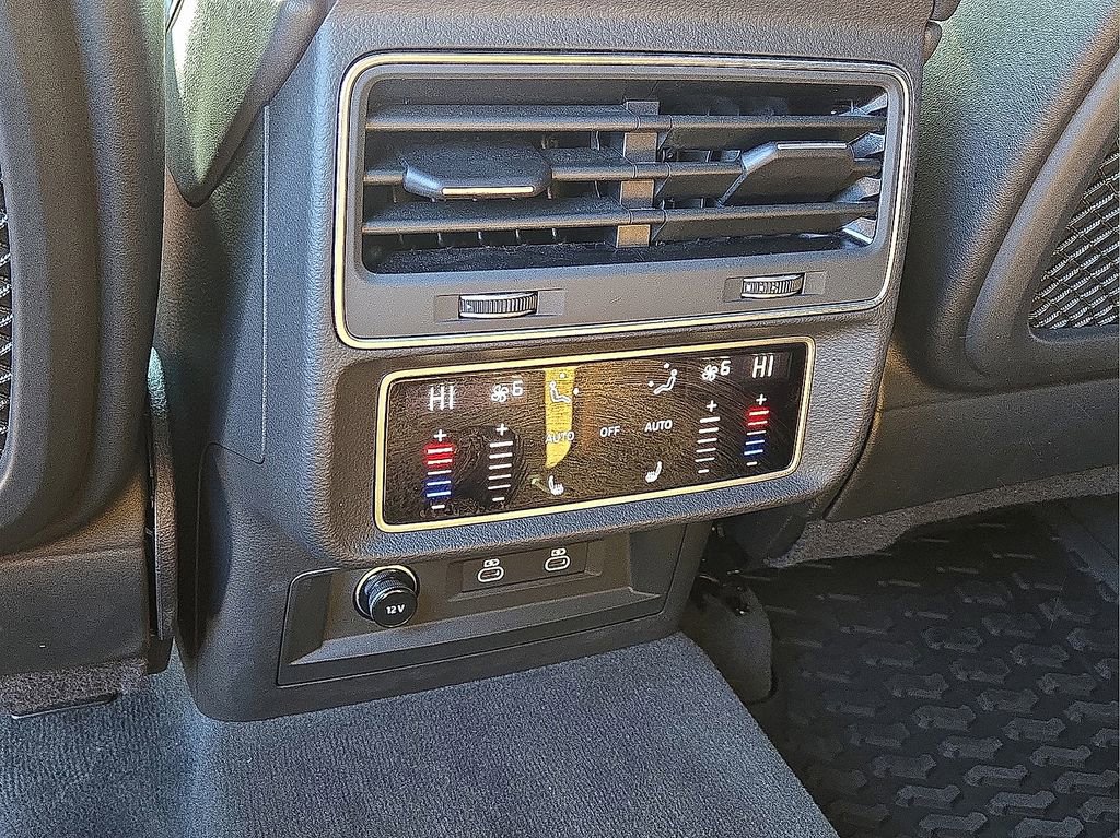 Used 2024 Audi RS Q8 4.0T image 16