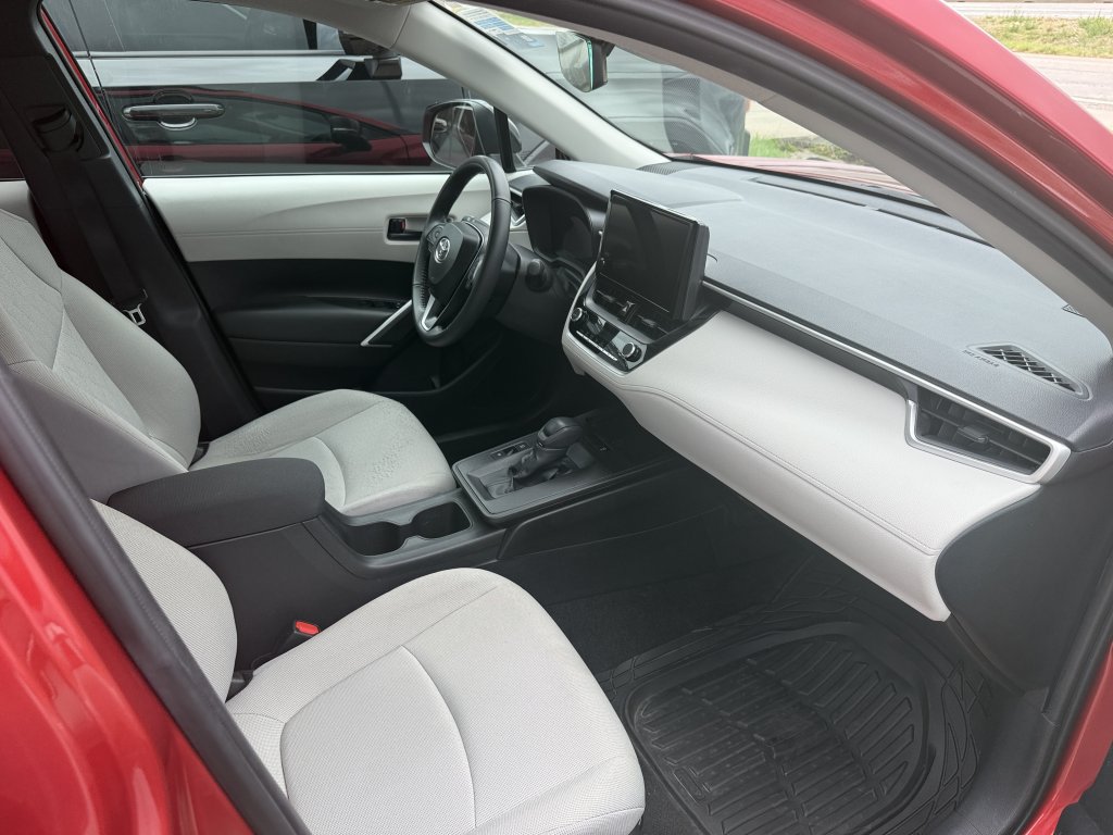 Used 2026 Toyota Corolla Cross LE FWD image 31
