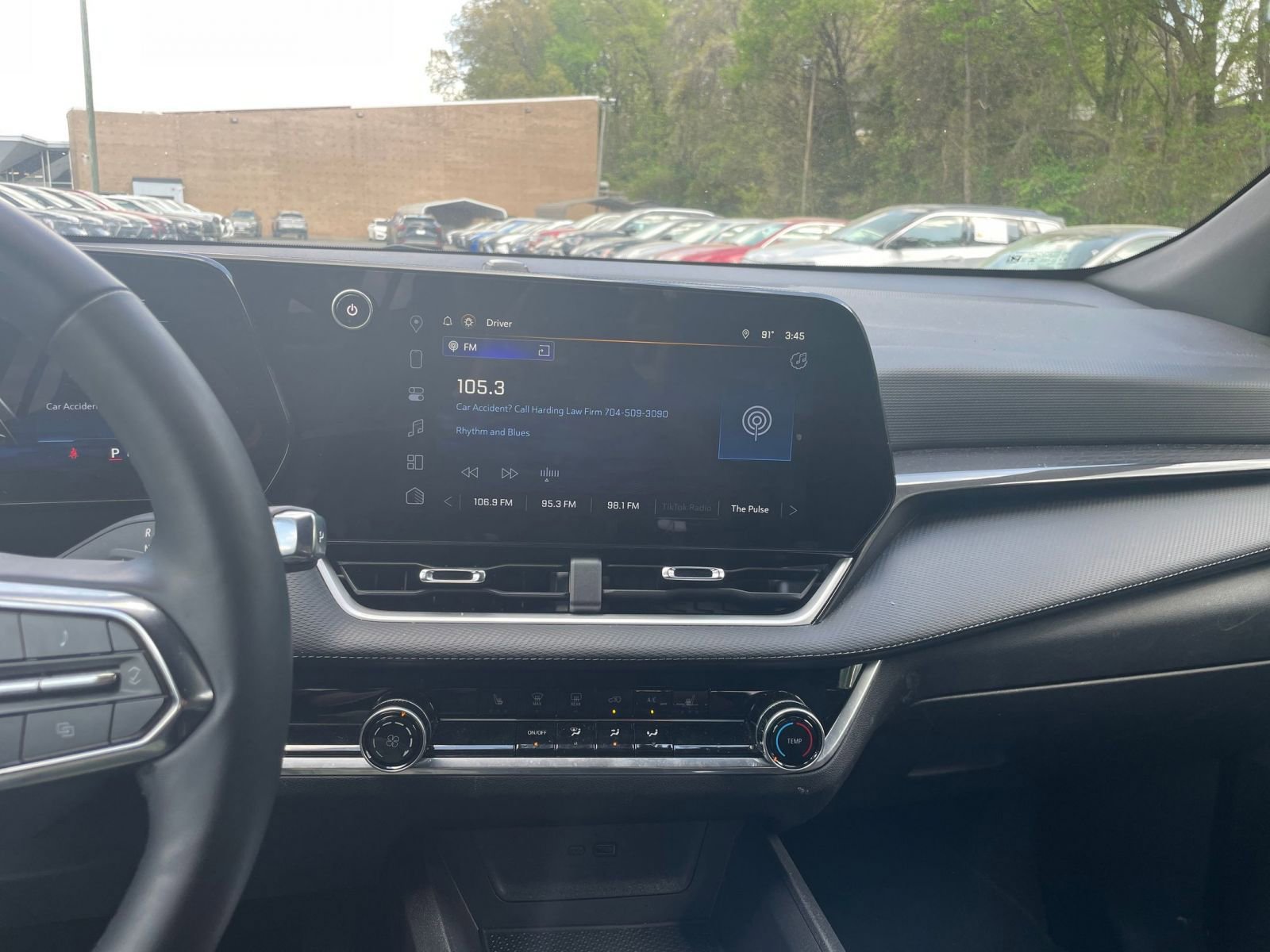 Used 2025 Chevrolet Equinox LT FWD image 17