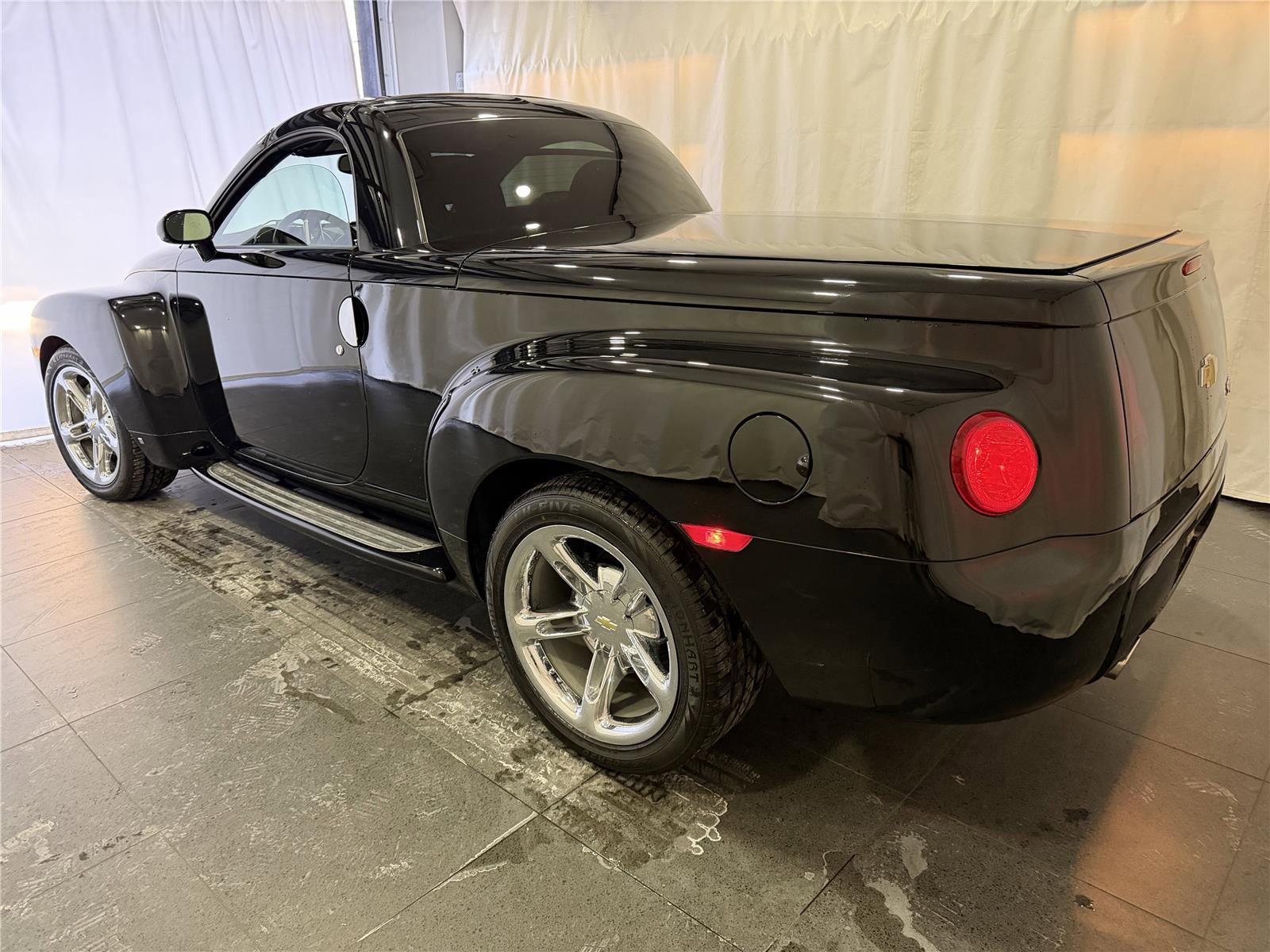 Used 2006 Chevrolet SSR w/ Preferred Equipment Group image 3