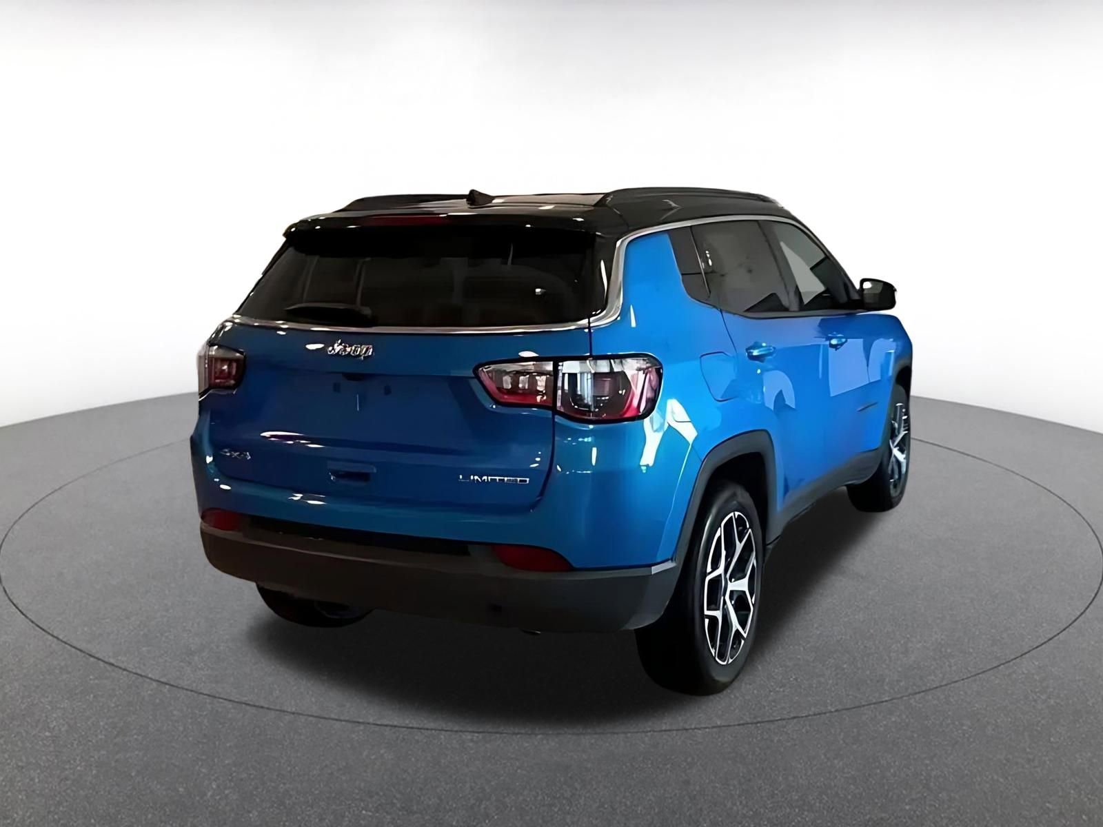 Used 2025 Jeep Compass Limited AWD/4WD image 12