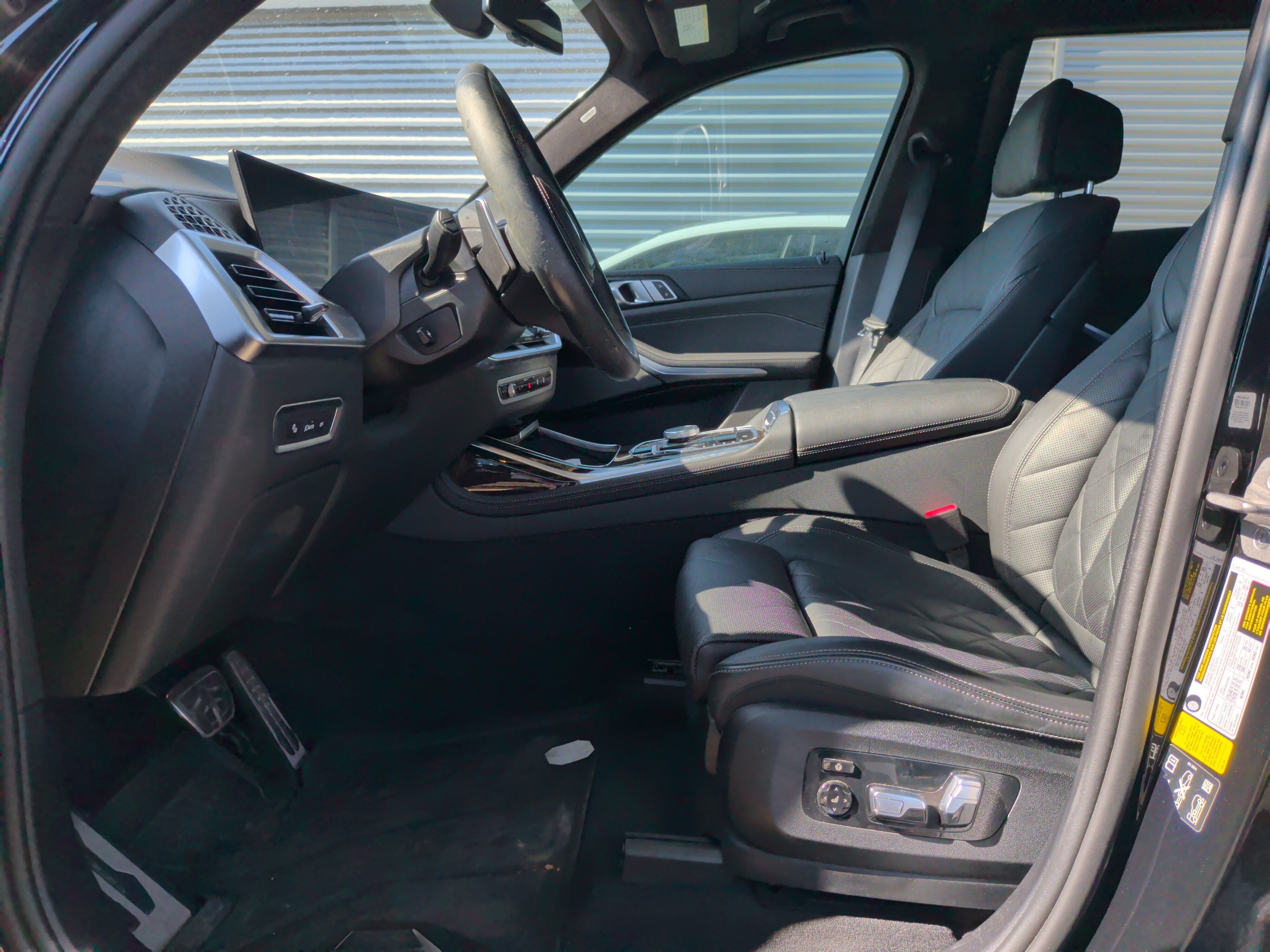 Used 2024 BMW X7 xDrive40i w/ M Sport Package AWD/4WD image 16
