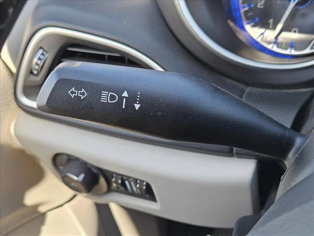 Used 2023 Chrysler Pacifica Touring-L FWD image 17