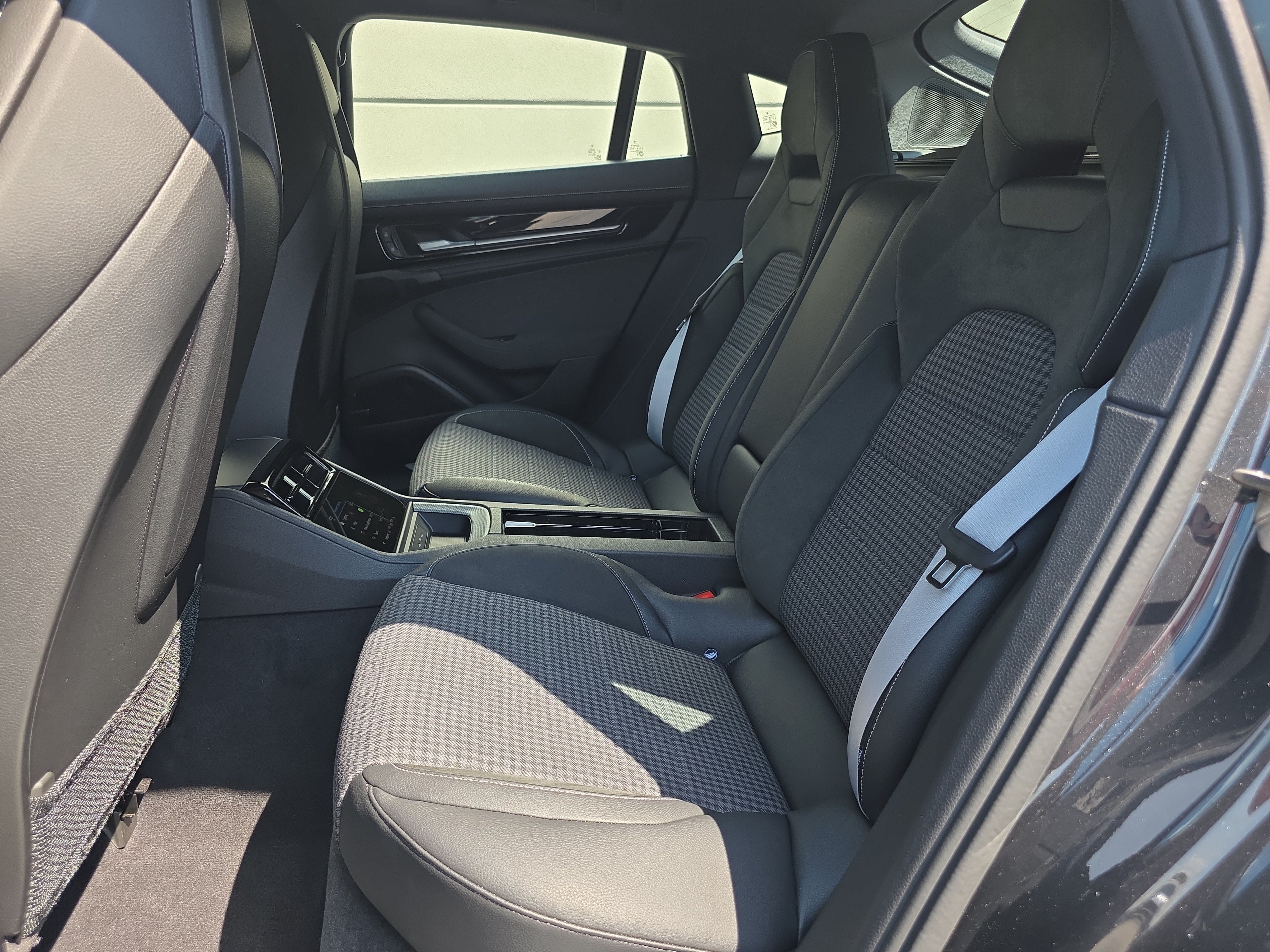 Certified 2024 Porsche Panamera image 14
