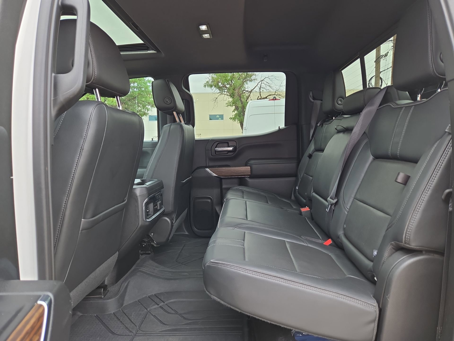 Used 2019 Chevrolet Silverado 1500 High Country w/ Technology Package AWD/4WD image 13