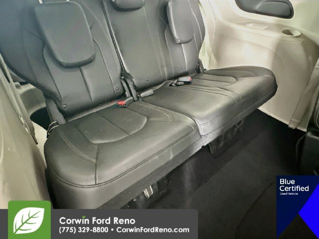 Used 2017 Chrysler Pacifica Touring-L FWD image 28