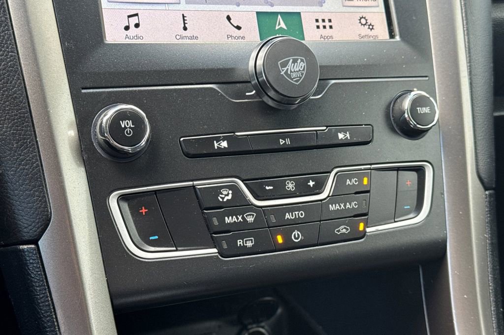 Used 2019 Ford Fusion SE FWD image 20