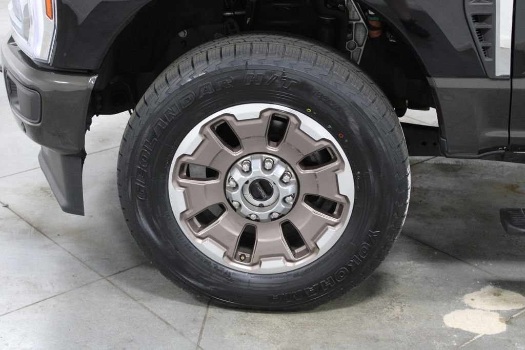 Used 2025 Ford F350 King Ranch w/ FX4 Off-Road Package AWD/4WD image 21