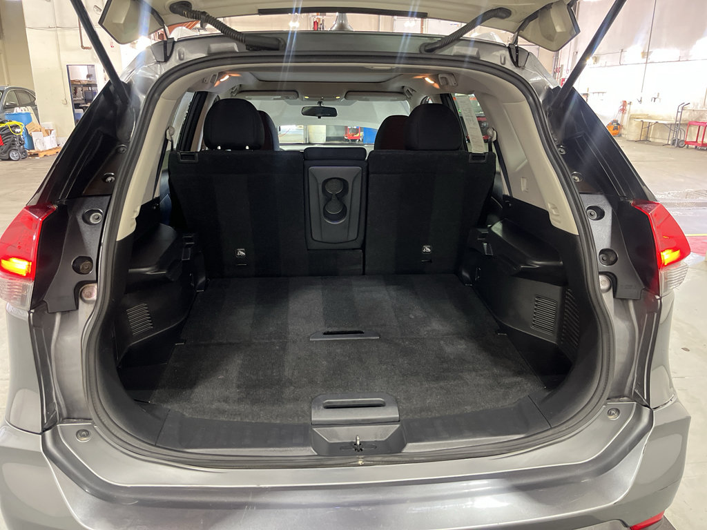 Used 2018 Nissan Rogue S AWD/4WD image 32