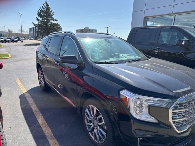 Used 2022 GMC Terrain Denali w/ LPO, Floor Liner Package AWD/4WD image 3