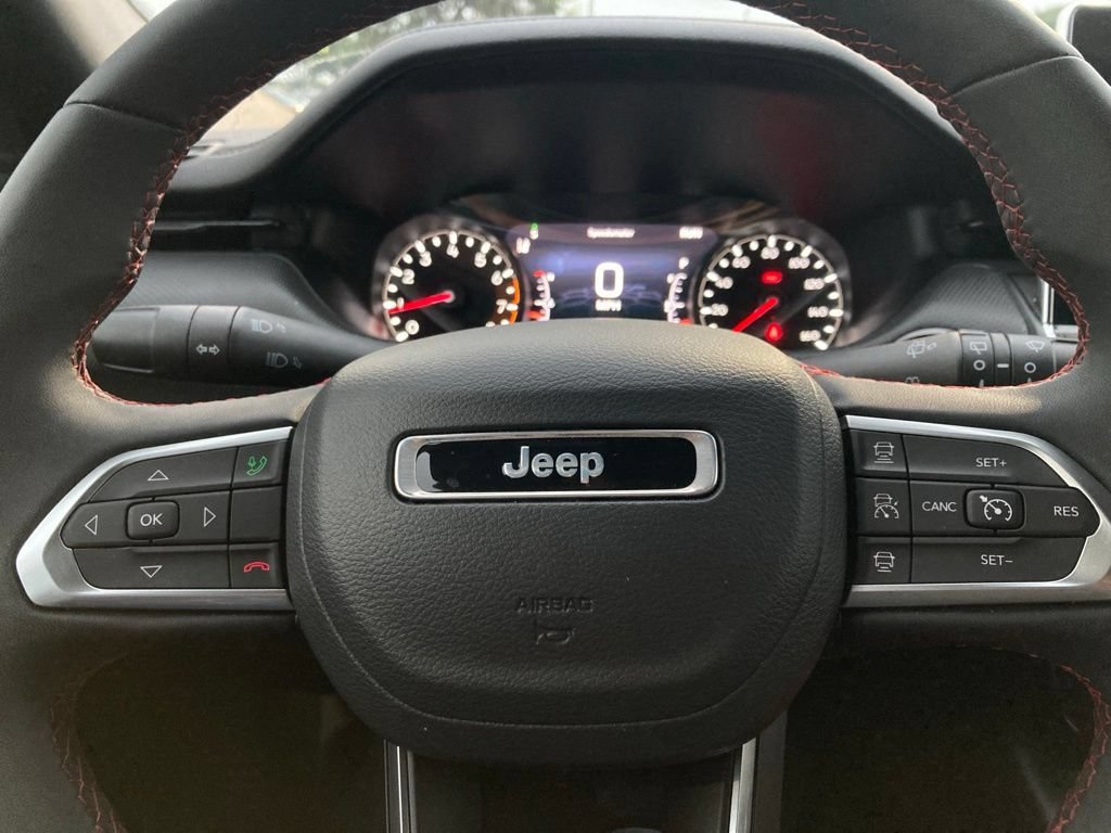 Used 2025 Jeep Compass Trailhawk AWD/4WD image 17
