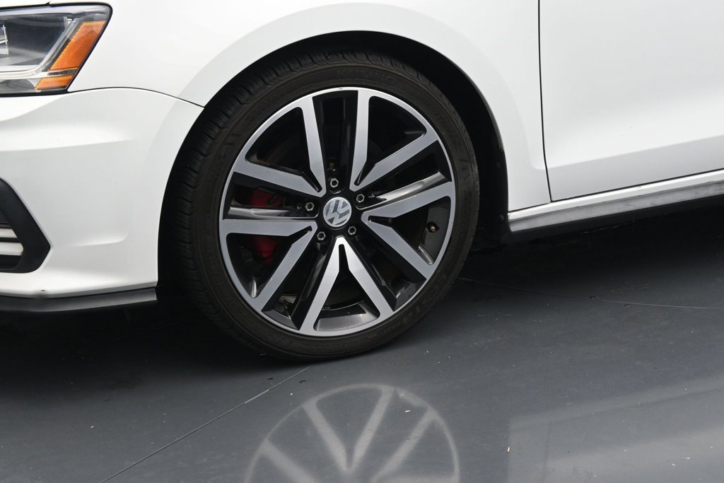 Used 2018 Volkswagen Jetta GLI FWD image 12