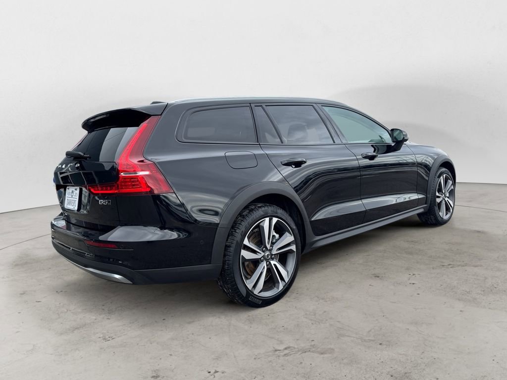 Certified 2025 Volvo V60 B5 Cross Country Plus image 6